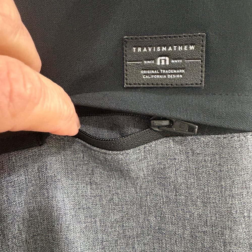 Travis Mathew Navigational Report Men’s Black and Gray Performance Golf Vest NWT - Picture 7 of 10